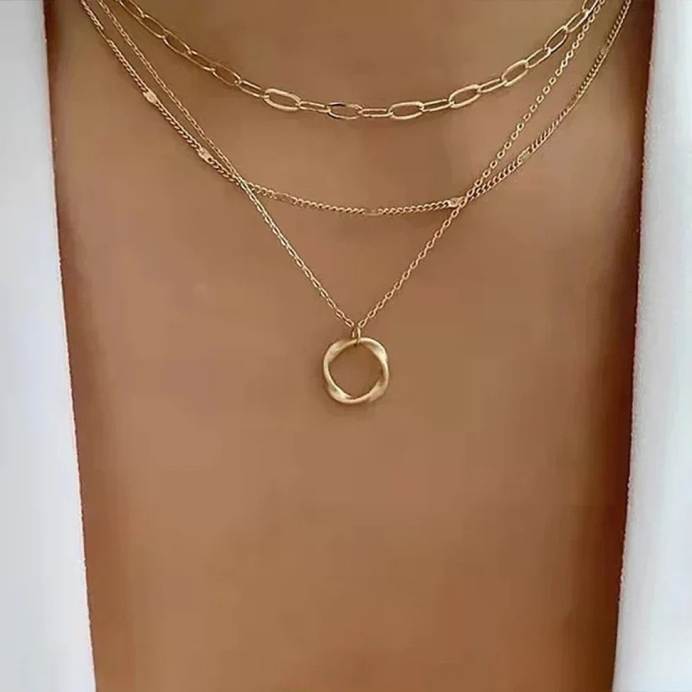 Collar en capas dorado retro