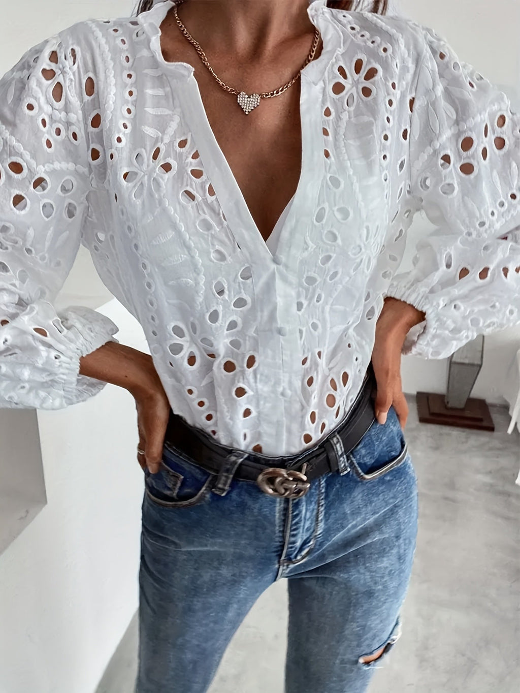Blusa Bordada de Mujer con Encaje Delicado