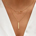 Collar retro dorado con colgante de doble aro