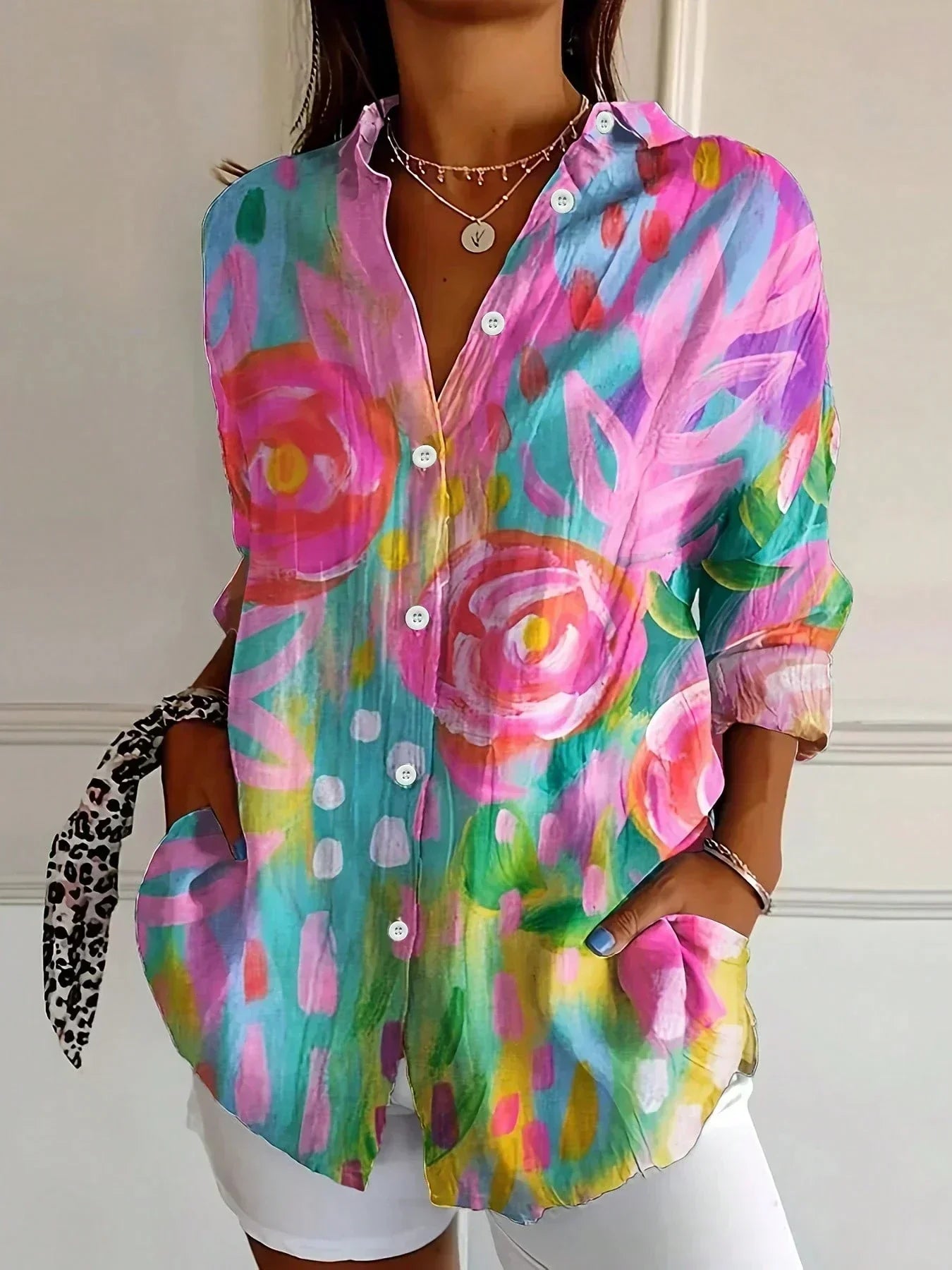 Blusa Colorida Con Estampado Artístico y Ajuste Cómodo