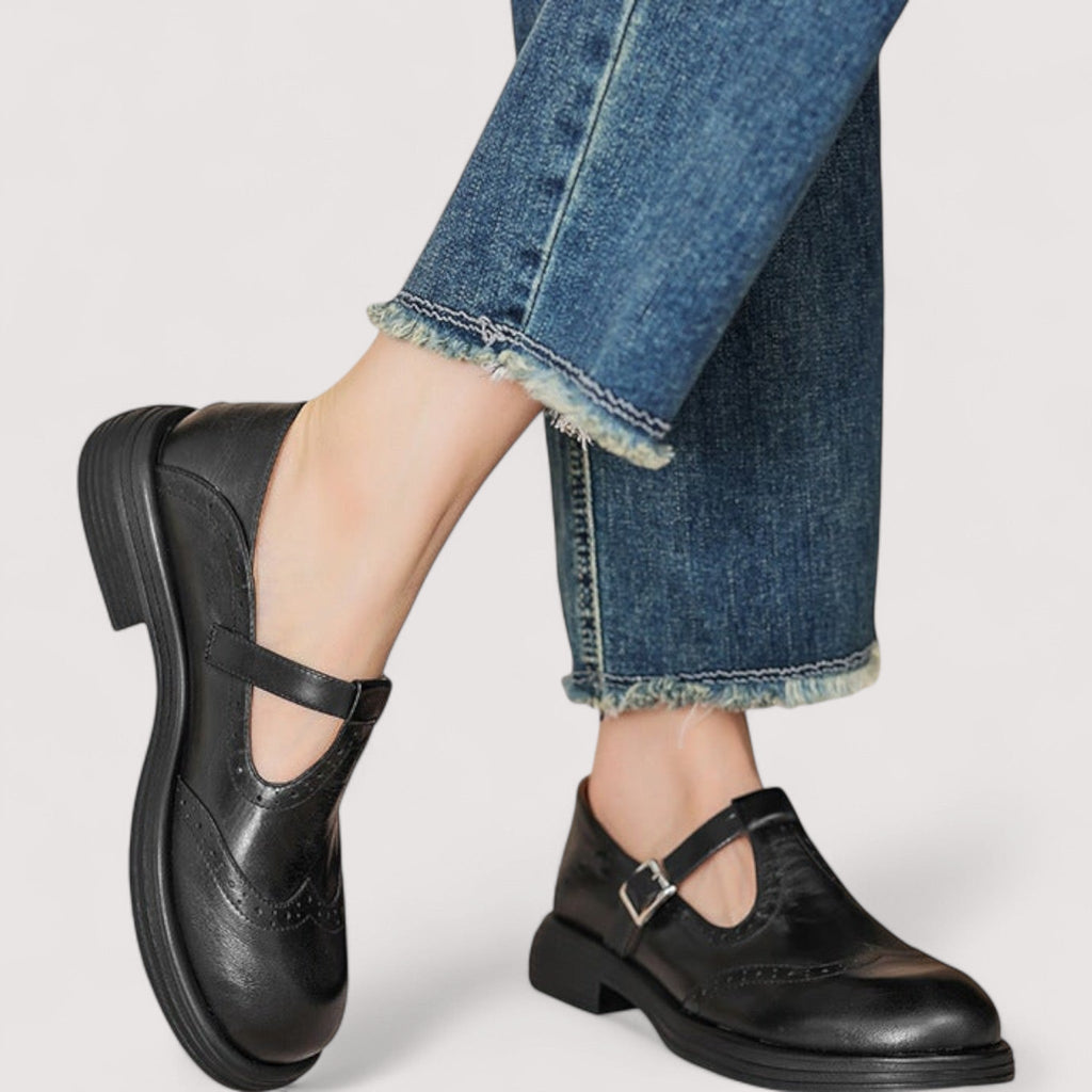 Nora™ | Zapato Mary Jane con detalle brogue y hebilla