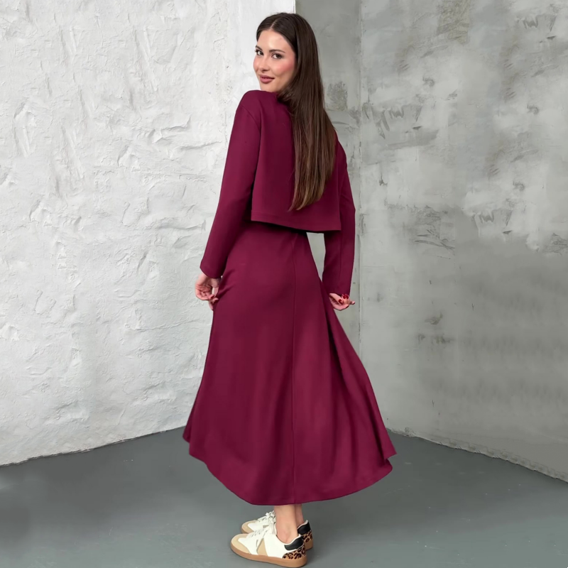 Conjunto de Dos Piezas - Elegancia Dinámica en un Solo Look